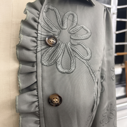 Patricia - Chaqueta bordada ligera con volantes